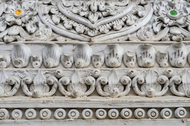 Tay tapınağında antik beyaz beton sıva
