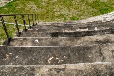 Eski beton tribünün kıvrımı