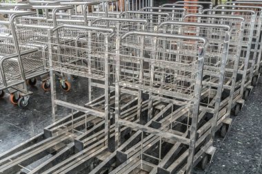 Bavullar havaalanında.