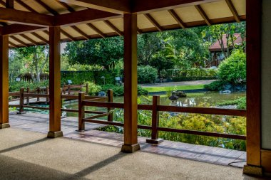 Japon tarzı bahçeli geleneksel Japon terası.