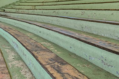 Eski beton tribünün kıvrımı