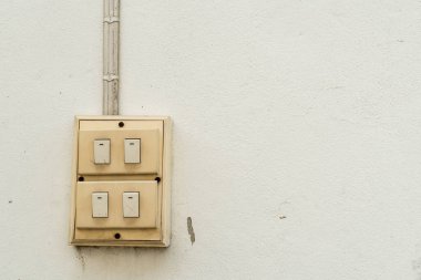 Beyaz duvarda Uzunluk Düğmesi