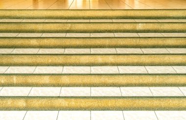 Yaşlanmış beton merdiven. Basit arkaplan.