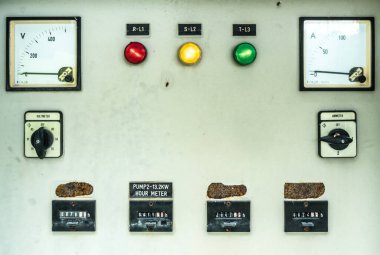 Paslı elektrik kontrol paneli