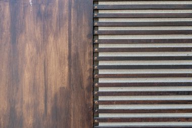 İki desenli kahverengi ahşap duvar