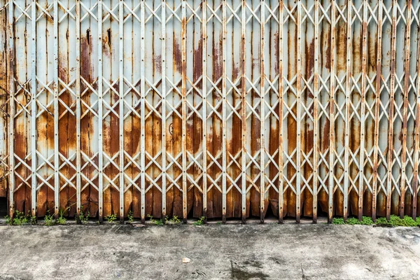 Ржавые Старомодные Ворота — стоковое фото