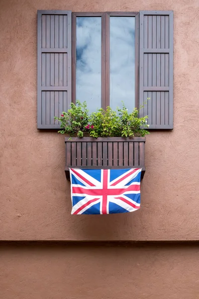 Windows Brown Concrete Wall United Kingdom Flag — Stock Photo, Image