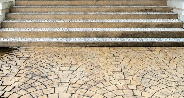 肮脏的混凝土楼梯简朴的背景 — 图库照片