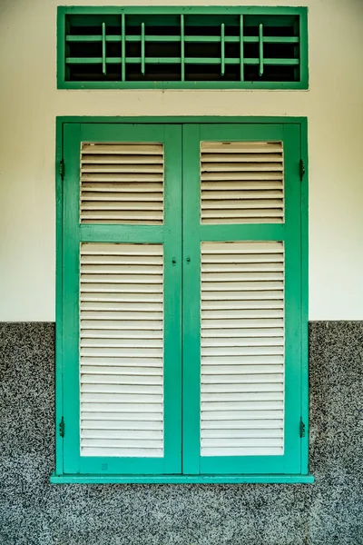 Old Green Frame Wooden Windows Concrete Wall — Stock Photo, Image