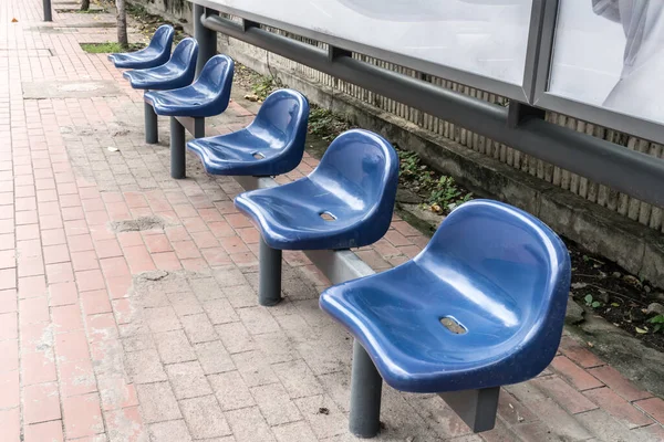 Assento Plástico Azul Paragem Autocarro — Fotografia de Stock