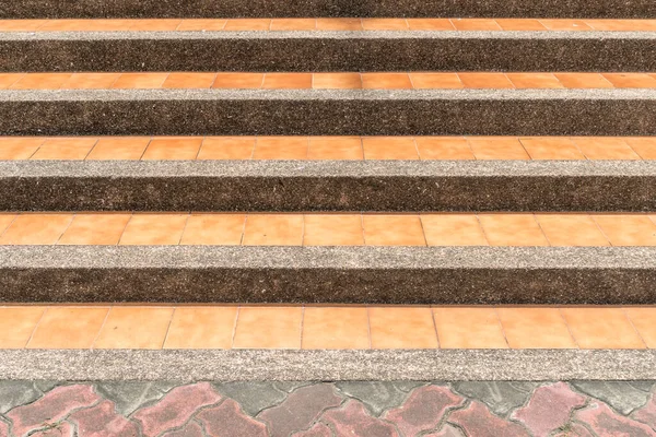 褐色瓷砖楼梯 — 图库照片