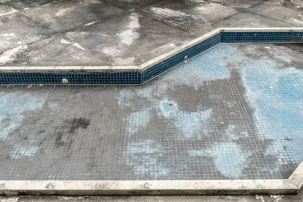Trockene Verlassene Pool Einfachen Hintergrund — Stockfoto