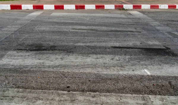 Panneau Passage Inférieur Décoloré Sur Route Asphaltée — Photo