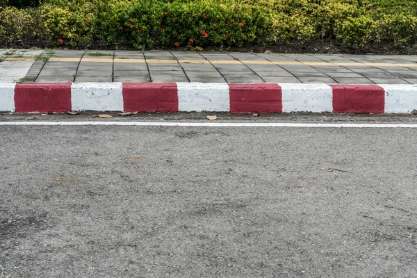 Camino Asfalto Con Bordillo Rojo Blanco — Foto de Stock