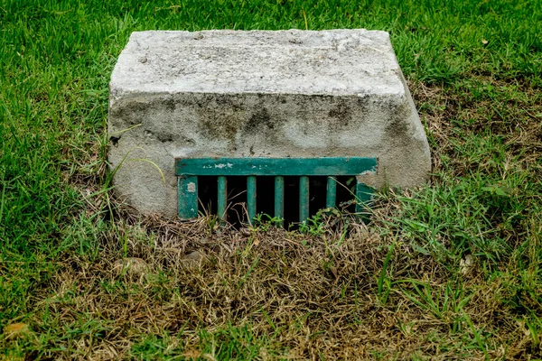 Rusty Metal Drain Cover Green Grass — Stock Photo, Image