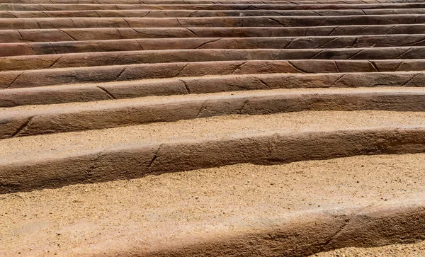 Dışarıdaki eğrinin resmi beton merdiven