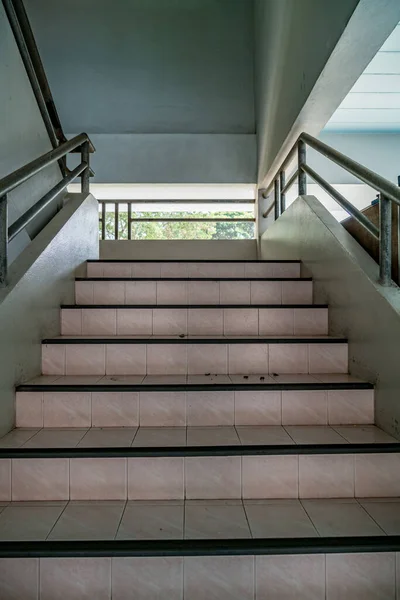 Aged Concrete Staircase Iron Pipe Railing — Stock Photo, Image