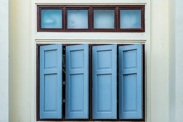 Closed Blue Windows Concrete Wall Background — Stock Photo, Image
