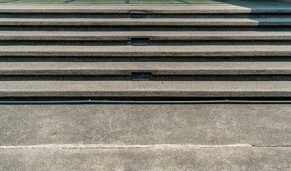 砂利質の小さな階段でコンクリートの視点 — ストック写真
