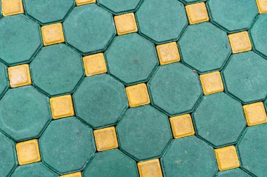 Yeşil ve sarı beton zemin deseni