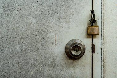 Kilitli Eski Ahşap Kapı