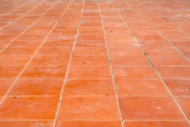 Eski kahverengi seramik döşeme perspektifi