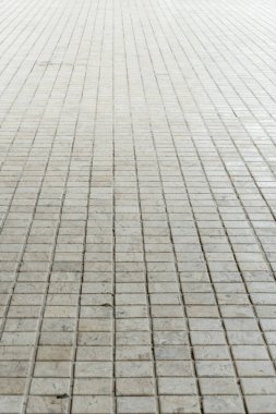 Eski beyaz seramik döşeme perspektifi