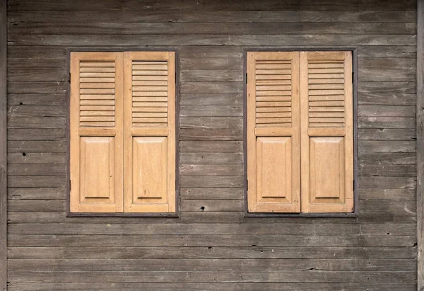 Ventanas Cerradas Sobre Fondo Pared Madera Vieja — Foto de Stock