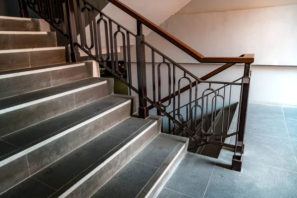 Schwarzes Geländer Aus Eisen Mit Einem Teil Der Schwarzen Treppe — Stockfoto