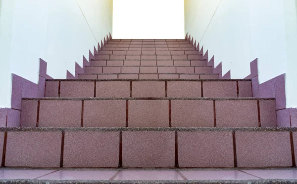 Perspective Escalier Tuiles Brunes — Photo