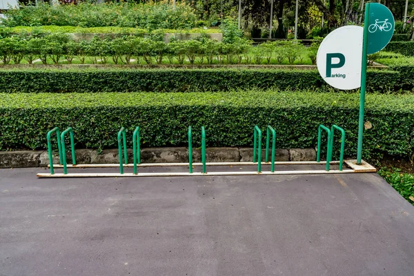 Leere Fahrradabstellplätze Park — Stockfoto