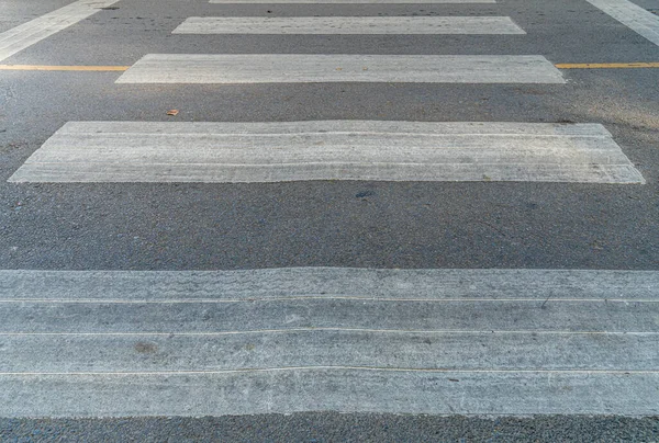 Zebrastreifen Überquert Asphaltstraße — Stockfoto