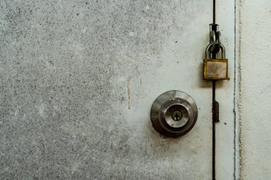 Kilitli Eski Ahşap Kapı