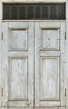 Eski Beyaz Ahşap Kapalı Pencere