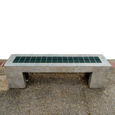 Beton zeminde beton ve demir tezgah beyaz arkaplan ile izole