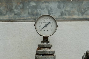 Basınç göstergesi sıfır.