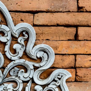 Tay tapınağındaki tuğla duvarda antik beton sıva