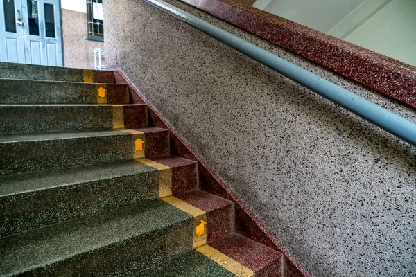 Alter Beton Mit Kleiner Schottertreppe — Stockfoto