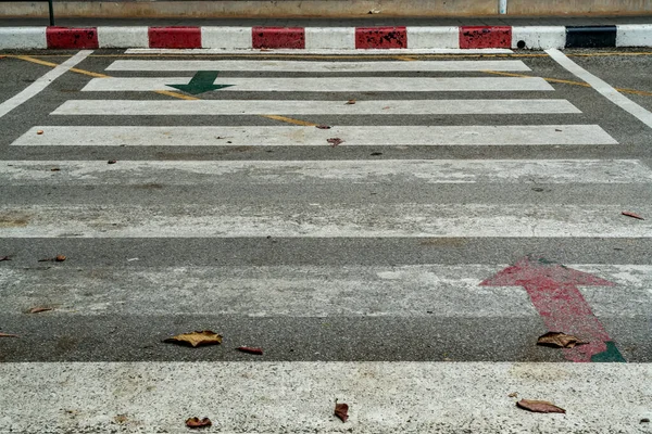 Crosswalk Segno Strada Asfaltata — Foto Stock