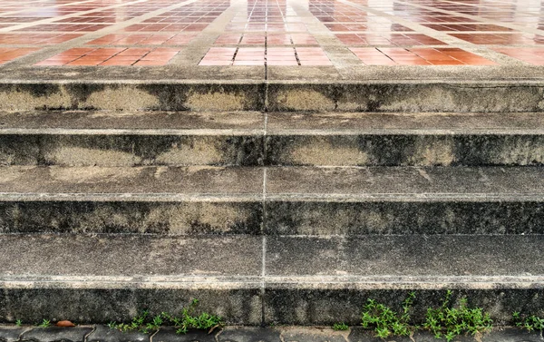 Escadaria Concreto Envelhecido Sujo Com Piso Telhas Marrons — Fotografia de Stock