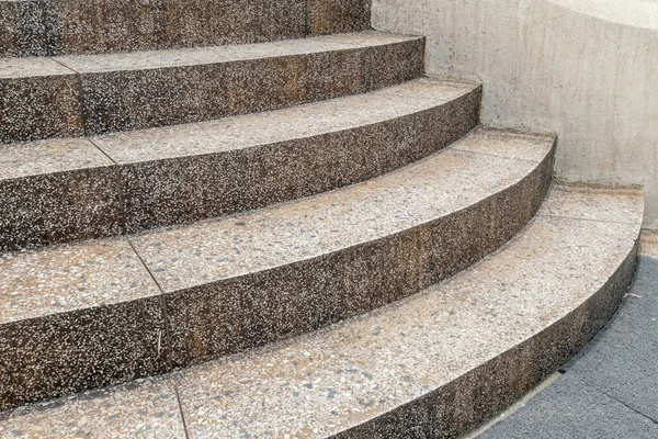 曲线混凝土砾石纹理楼梯 — 图库照片