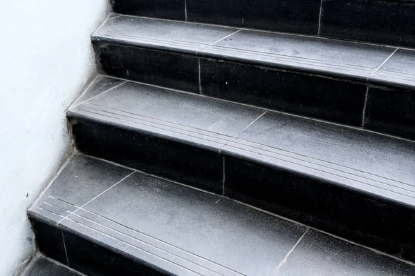 Teil Der Treppe Aus Schwarzem Granit — Stockfoto