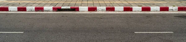 Camino Asfalto Con Bordillo Rojo Blanco — Foto de Stock