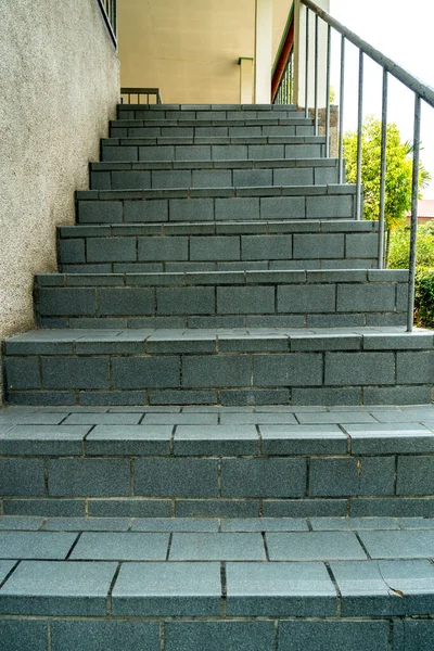 Perspektive Der Grauen Fliesen Treppe — Stockfoto