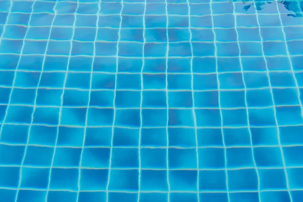 Γαλάζια Νερά Στην Πισίνα — Φωτογραφία Αρχείου