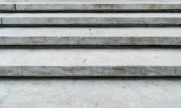 古い灰色のコンクリート階段 — ストック写真