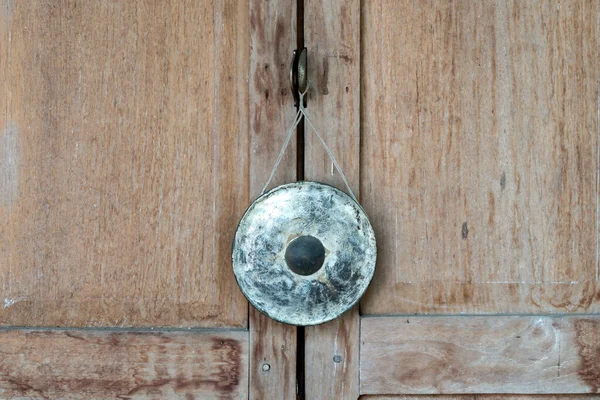 Old Wood Door Old Gong — 스톡 사진