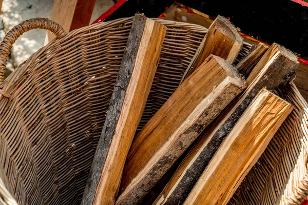 Pilha Lenha Cesta Tecido Bambu — Fotografia de Stock