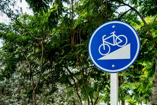 Steil Bergab Verkehrsschild Für Fahrrad — Stockfoto