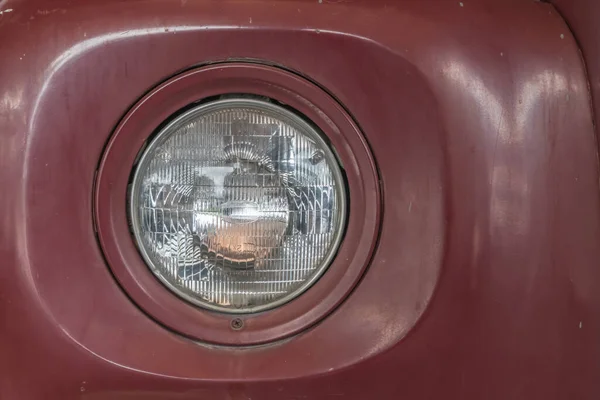 Donkerrode Vintage Auto Koplamp — Stockfoto